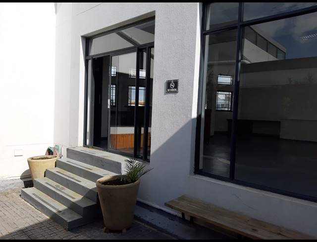 180M² BUSINESS TO LET IN WOODSTOCK